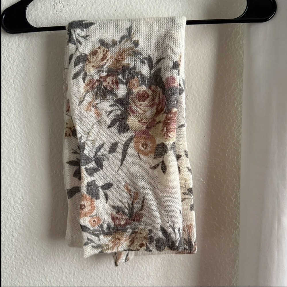 Rose Scarf - Picture 2 of 2